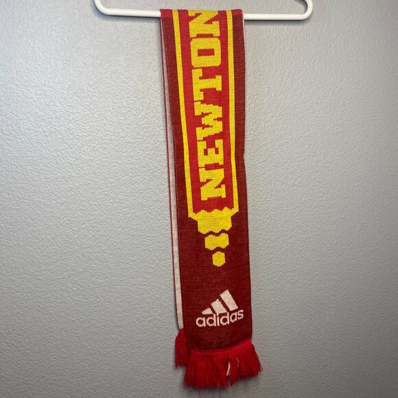 Manchester United Scarf - Picture 2 of 5